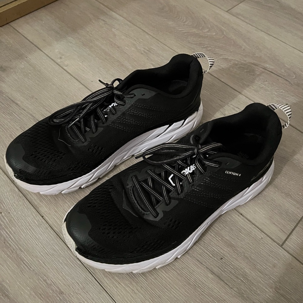 Hoka one one clifton in black and white